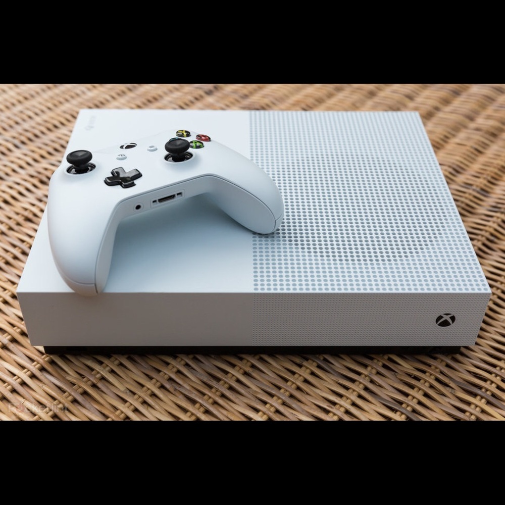 Xbox one with controller.